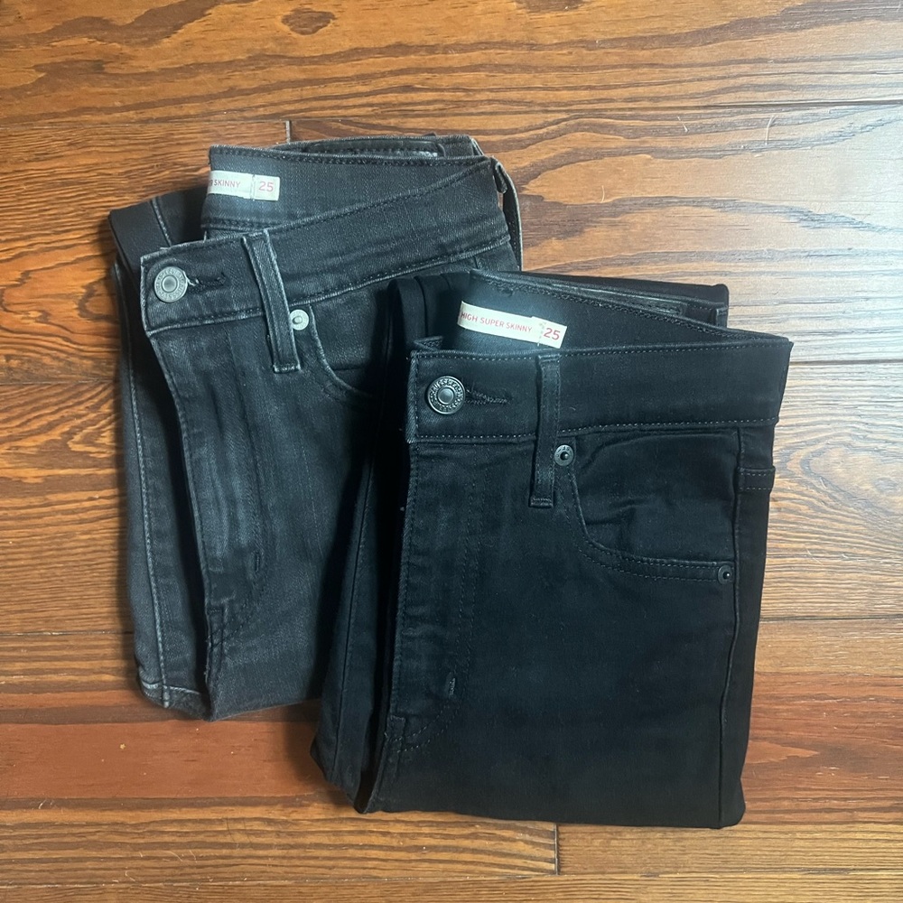 Levi's Women's Skinny Jeans - 2 pairs!